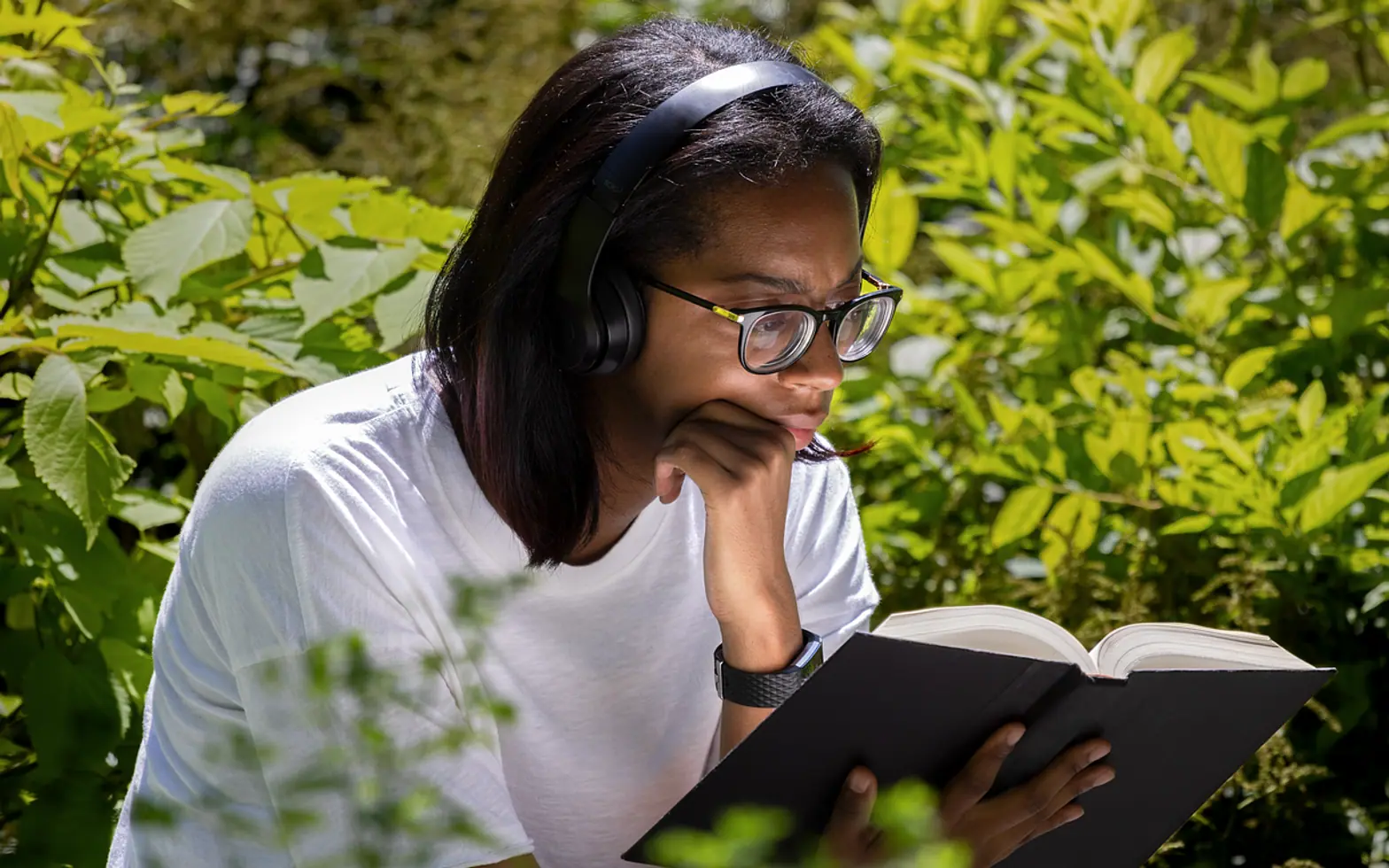 Reader, reading and garden